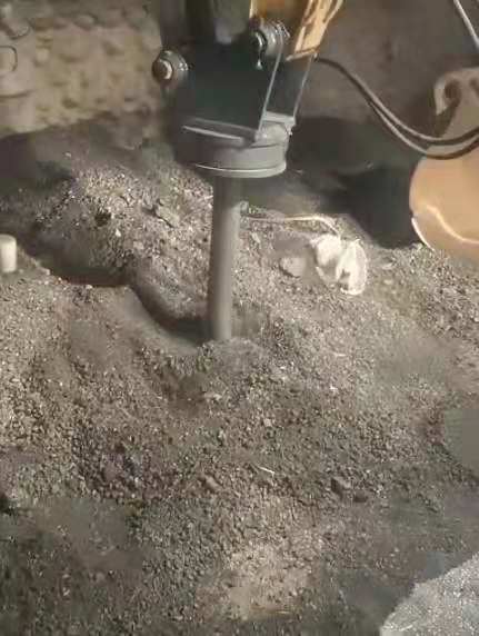 公鐵兩用挖掘機(jī)(旋轉(zhuǎn)器松砟器)